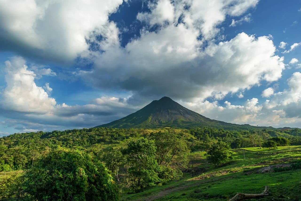 Volcán Arenal y montañas de La Fortuna